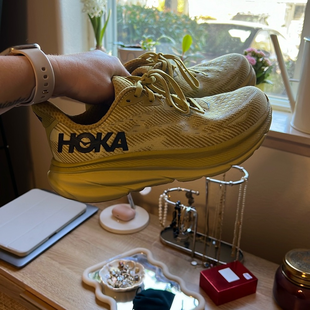 Hoka Clifton 9, like new, Urban Outfitters